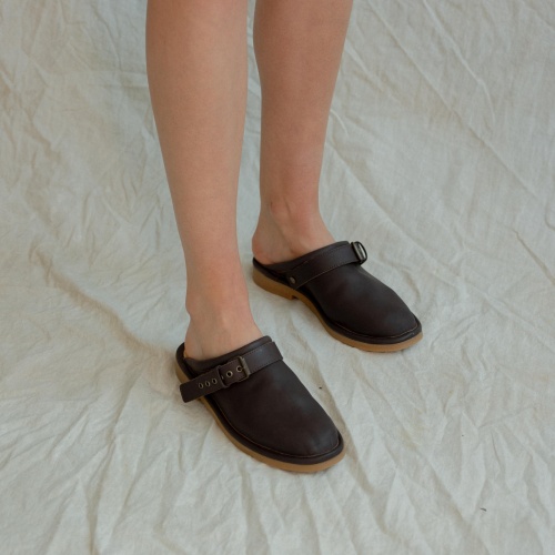 Tanin slides, waxed brown nubuck